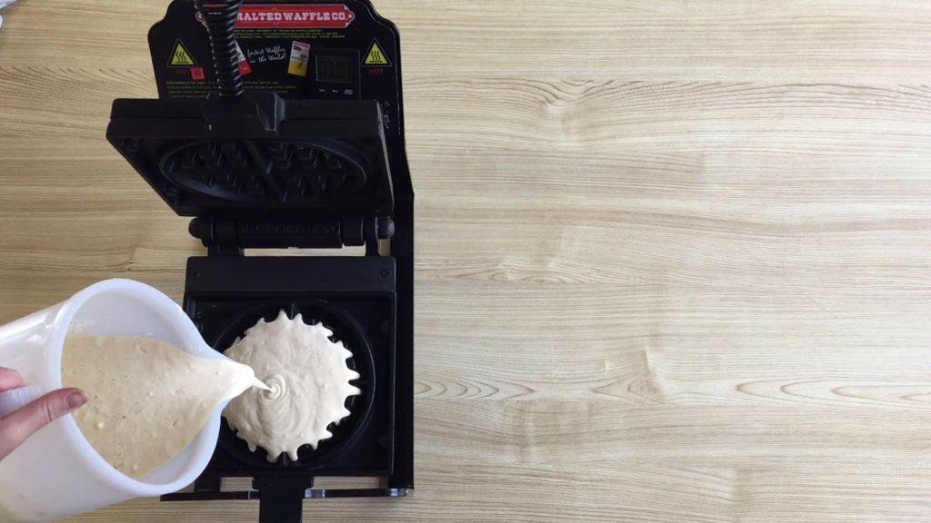 How to fill the waffle machine correctly. 
